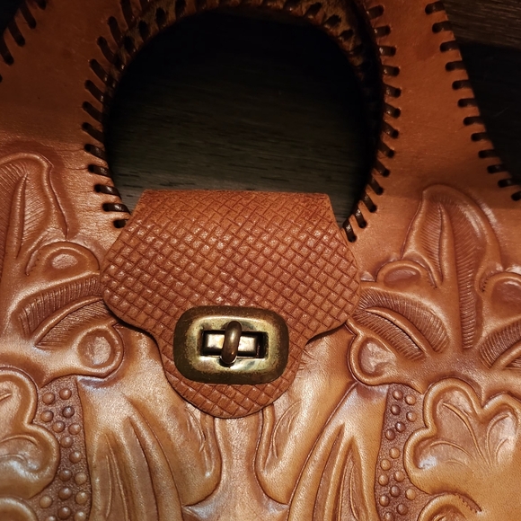 Leather tooled purse - Picture 6 of 9